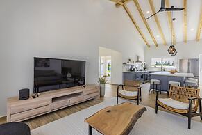 New 3BR 2BA With Huge Pool and Outdoor Area BBQ