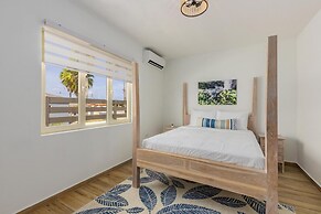 New 3BR 2BA With Huge Pool and Outdoor Area BBQ