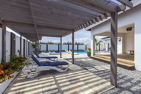 New 3BR 2BA With Huge Pool and Outdoor Area BBQ