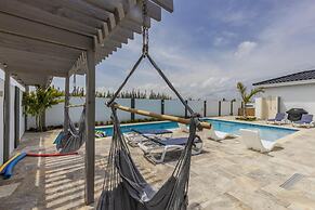 New 3BR 2BA With Huge Pool and Outdoor Area BBQ