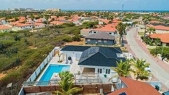 New 3BR 2BA With Huge Pool and Outdoor Area BBQ