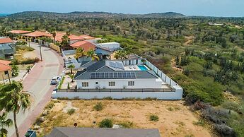 New 3BR 2BA With Huge Pool and Outdoor Area BBQ