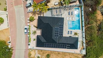 New 3BR 2BA With Huge Pool and Outdoor Area BBQ