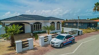 New 3BR 2BA With Huge Pool and Outdoor Area BBQ