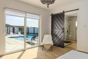 New 3BR 2BA With Huge Pool and Outdoor Area BBQ