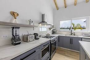 New 3BR 2BA With Huge Pool and Outdoor Area BBQ