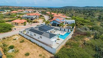 New 3BR 2BA With Huge Pool and Outdoor Area BBQ