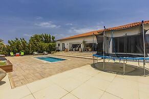 Villa Sophie Privatepool 5 Minutes From the Beach