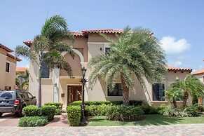 Amazing 4br3 5BA Villa w Private Pool Goldcoast