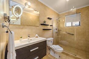 Amazing 4br3 5BA Villa w Private Pool Goldcoast