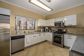 Amazing 4br3 5BA Villa w Private Pool Goldcoast