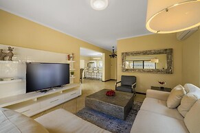 Amazing 4br3 5BA Villa w Private Pool Goldcoast