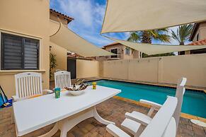 Amazing 4br3 5BA Villa w Private Pool Goldcoast