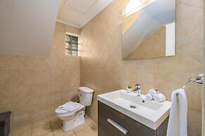 Amazing 4br3 5BA Villa w Private Pool Goldcoast