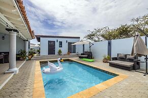 4BR 4BA Private Pool Sauna Tub Putt-putt Fire Place