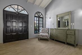 4BR 4BA Private Pool Sauna Tub Putt-putt Fire Place