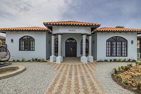 4BR 4BA Private Pool Sauna Tub Putt-putt Fire Place