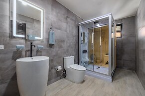 4BR 4BA Private Pool Sauna Tub Putt-putt Fire Place