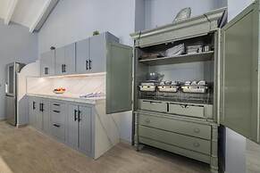 4BR 4BA Private Pool Sauna Tub Putt-putt Fire Place