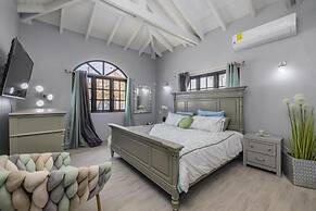 4BR 4BA Private Pool Sauna Tub Putt-putt Fire Place