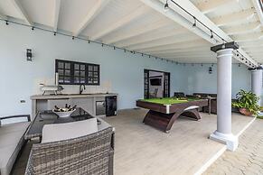 4BR 4BA Private Pool Sauna Tub Putt-putt Fire Place