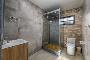 4BR 4BA Private Pool Sauna Tub Putt-putt Fire Place