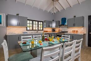 4BR 4BA Private Pool Sauna Tub Putt-putt Fire Place