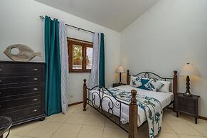 Villa Salina - 5BR w Pool Jacuzzi Sauna