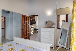 Villa Salina - 5BR w Pool Jacuzzi Sauna