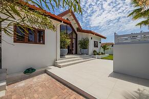 Villa Salina - 5BR w Pool Jacuzzi Sauna