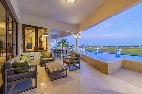 Villa Salina - 5BR w Pool Jacuzzi Sauna