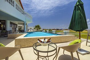 Villa Salina - 5BR w Pool Jacuzzi Sauna