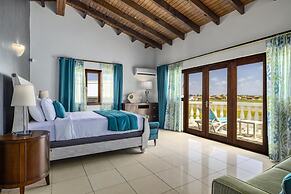 Villa Salina - 5BR w Pool Jacuzzi Sauna