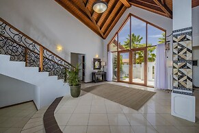 Villa Salina - 5BR w Pool Jacuzzi Sauna