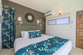 Villa Salina - 5BR w Pool Jacuzzi Sauna