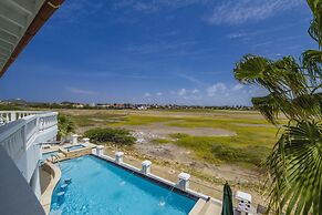 Villa Salina - 5BR w Pool Jacuzzi Sauna