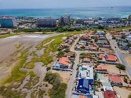 Villa Salina - 5BR w Pool Jacuzzi Sauna