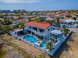 Villa Salina - 5BR w Pool Jacuzzi Sauna