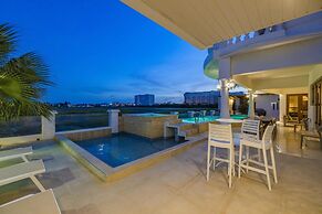 Villa Salina - 5BR w Pool Jacuzzi Sauna