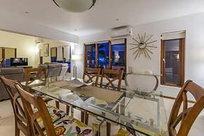 Villa Salina - 5BR w Pool Jacuzzi Sauna