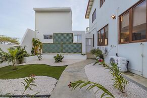 Villa Salina - 5BR w Pool Jacuzzi Sauna