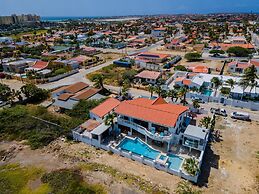 Villa Salina - 5BR w Pool Jacuzzi Sauna