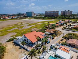 Villa Salina - 5BR w Pool Jacuzzi Sauna