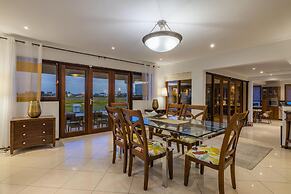 Villa Salina - 5BR w Pool Jacuzzi Sauna