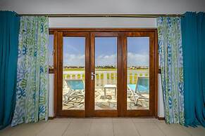 Villa Salina - 5BR w Pool Jacuzzi Sauna