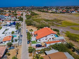 Villa Salina - 5BR w Pool Jacuzzi Sauna