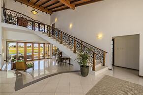 Villa Salina - 5BR w Pool Jacuzzi Sauna