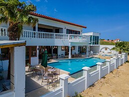 Villa Salina - 5BR w Pool Jacuzzi Sauna