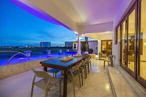 Villa Salina - 5BR w Pool Jacuzzi Sauna