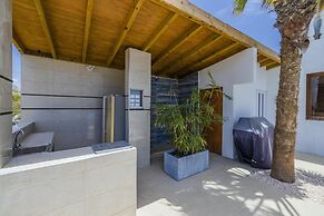 Villa Salina - 5BR w Pool Jacuzzi Sauna